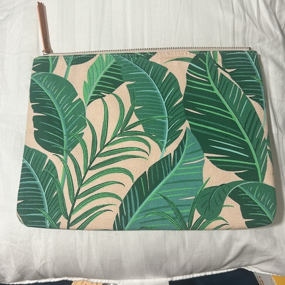 Stella & Dot Shake your Palm Palms Clutch - Picture 2 of 2